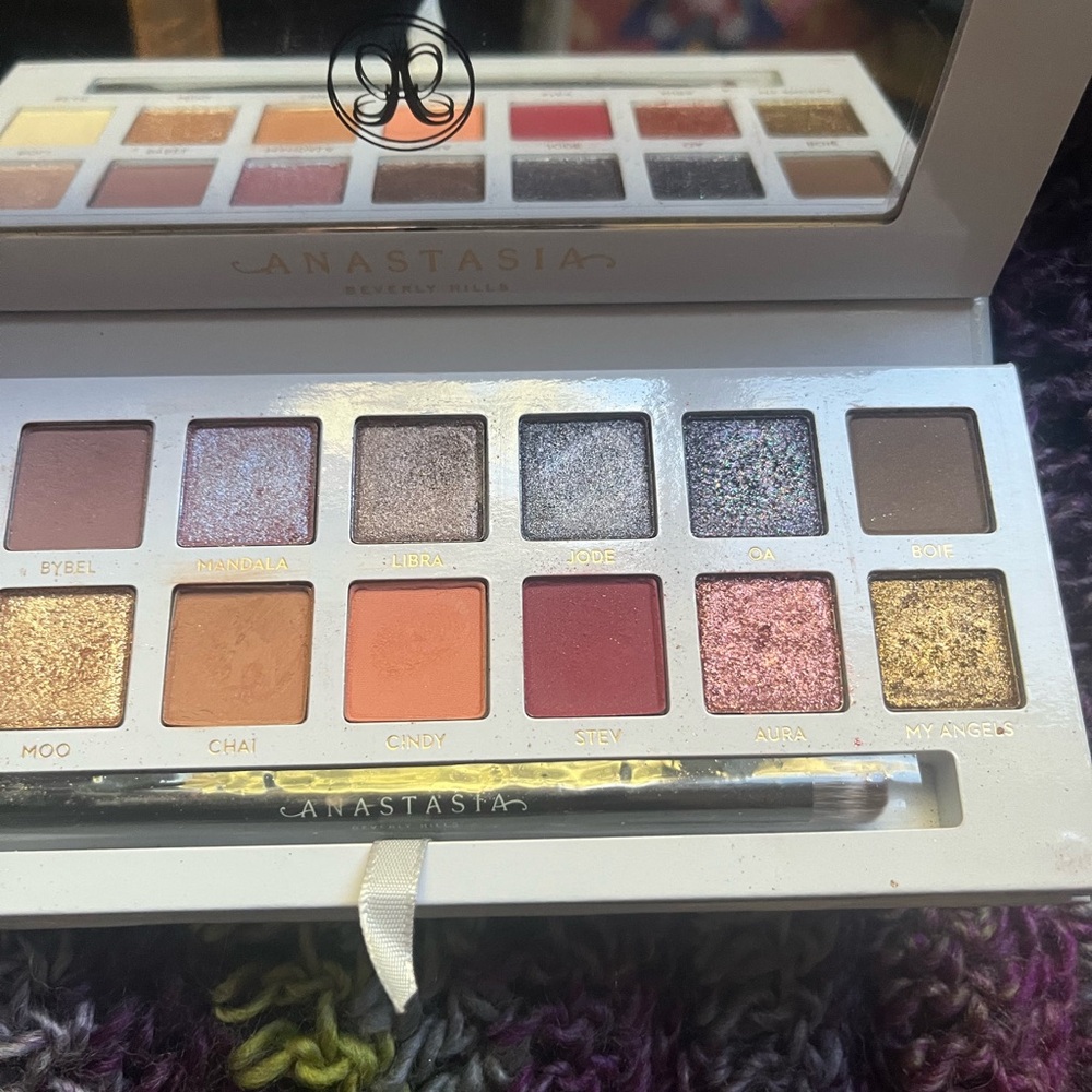 Anastasia Beverly Hills Carli Bybel Eyeshadow Palette